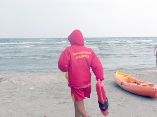 S-au rupt norii pe plaja Mamaia: turiştii au avut interzis la scăldat
